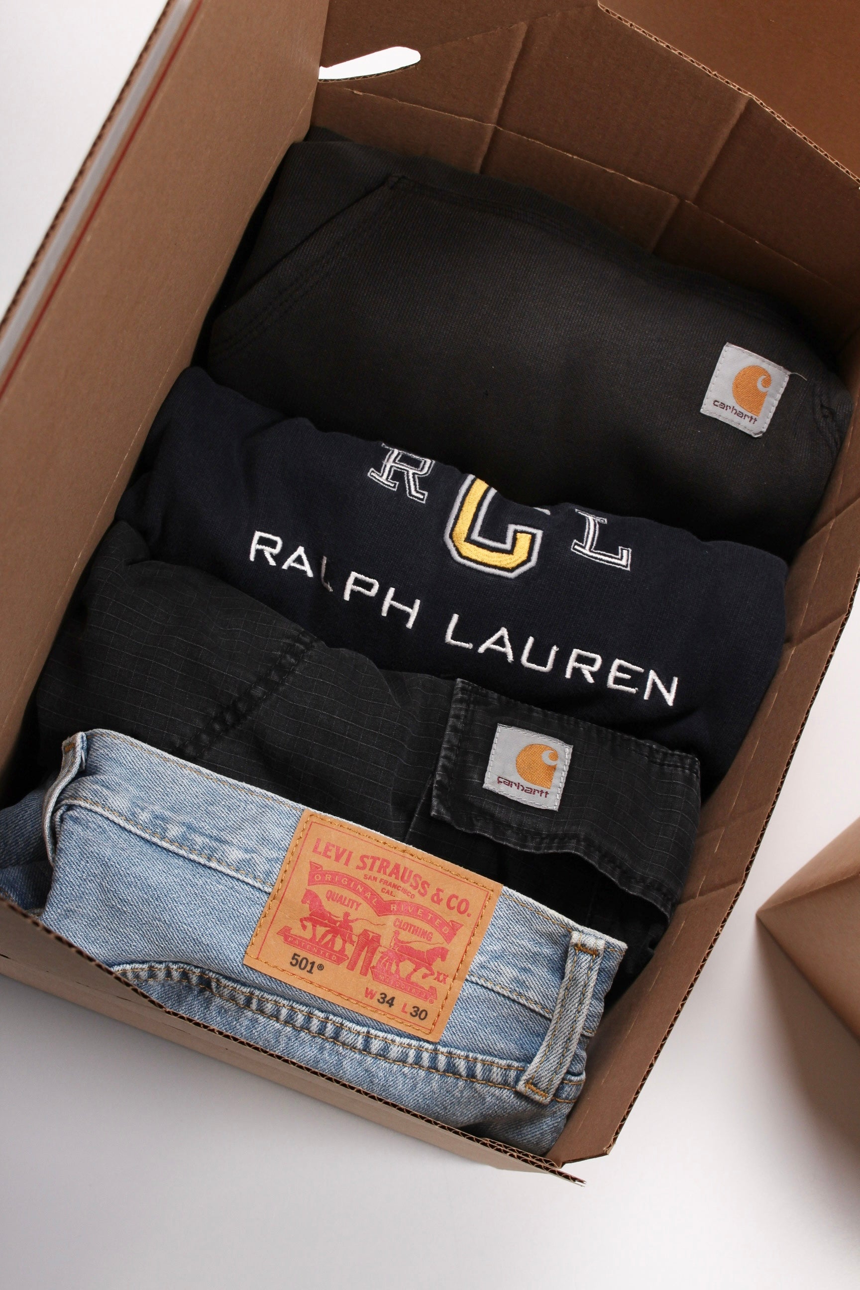 PREMIUM OUTFIT MYSTERY BOX (4 PIECES)